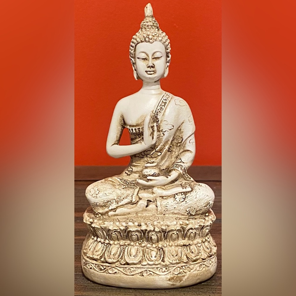 Cream Meditation Buddha Sculpture Art